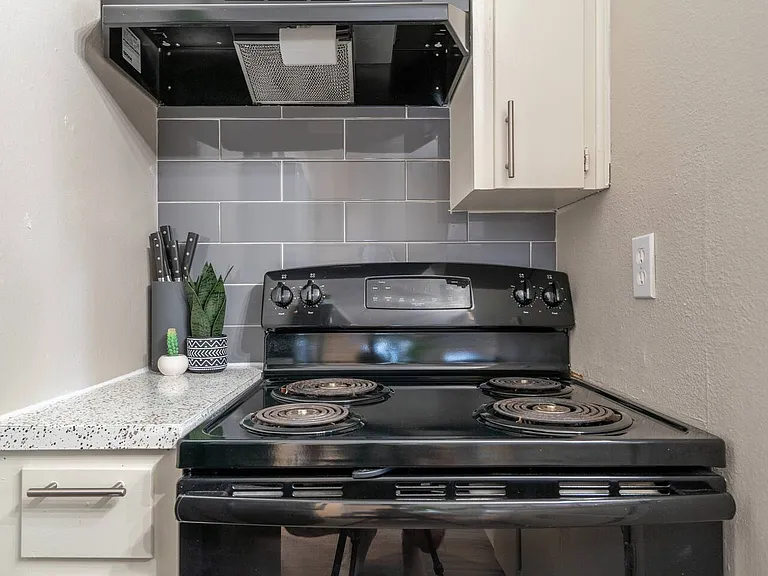 6811 Great Northern Blvd #K — Photo 12