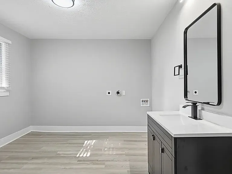 504 Harris St — Photo 11