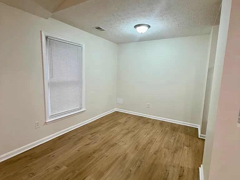 1570 Summerhill Dr — Photo 7