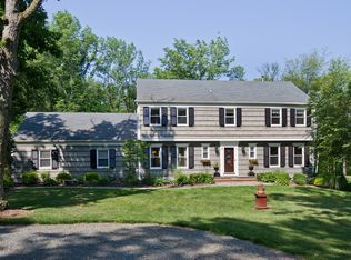 32 Fawn Ln, Basking Ridge, NJ 07920