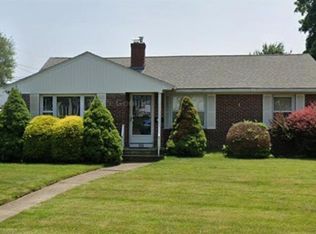 105 Broadmoor Rd, Cranston, RI 02910