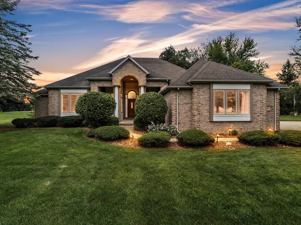 8786 Loire Valley Dr, Tecumseh, MI 49286