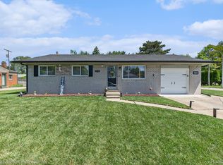 35765 Margate Ct, Clinton Township, MI 48035