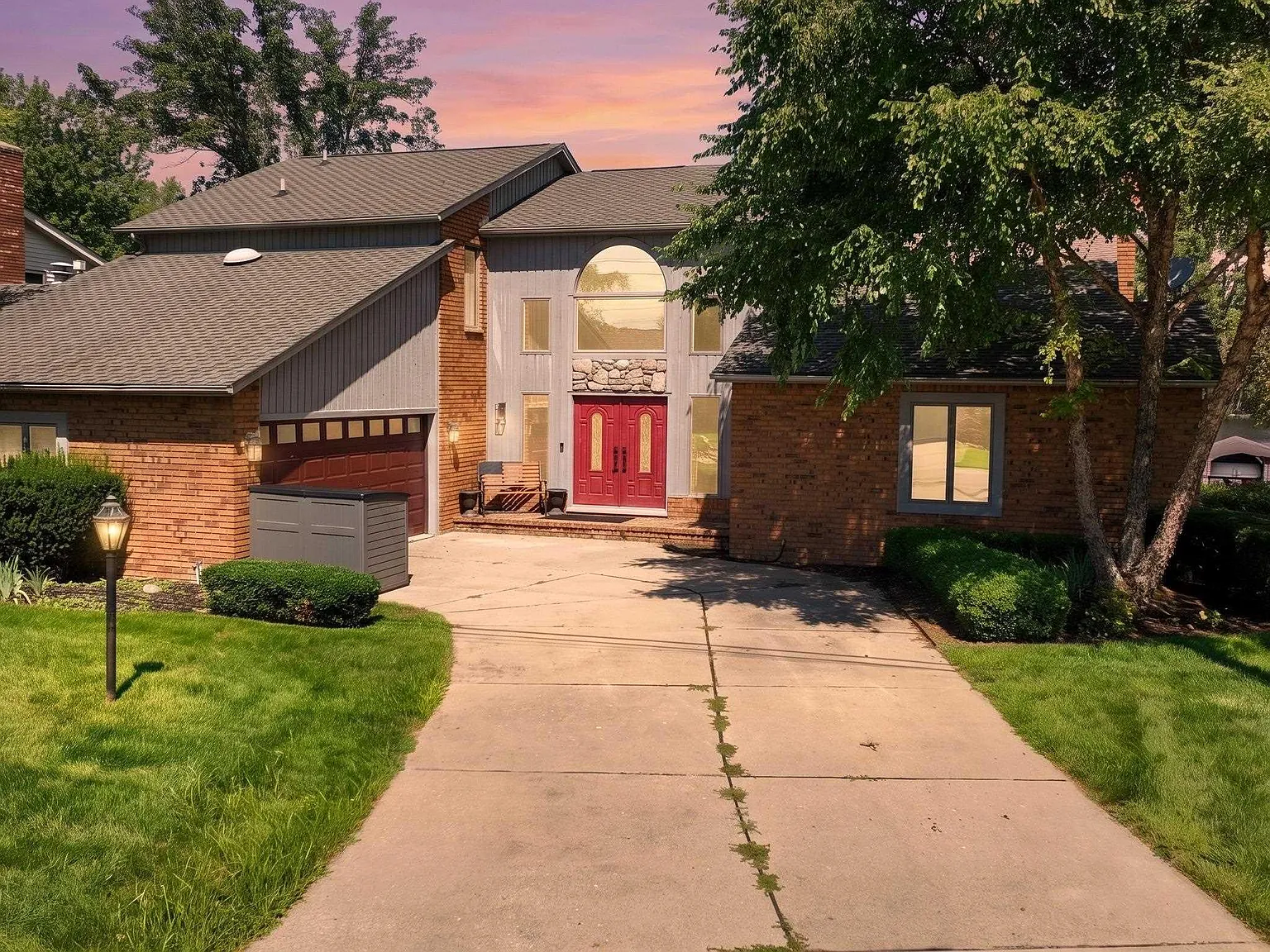 3 bed, 2.0 bath, 2700 sqft, $4,500 — Photo 3