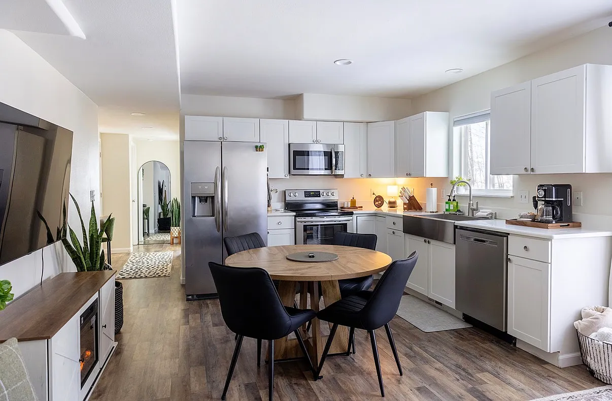 1 bed, 600 sqft, $2,200 — Photo 3