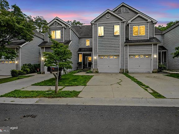 2nd image of 204 W Longspur Dr