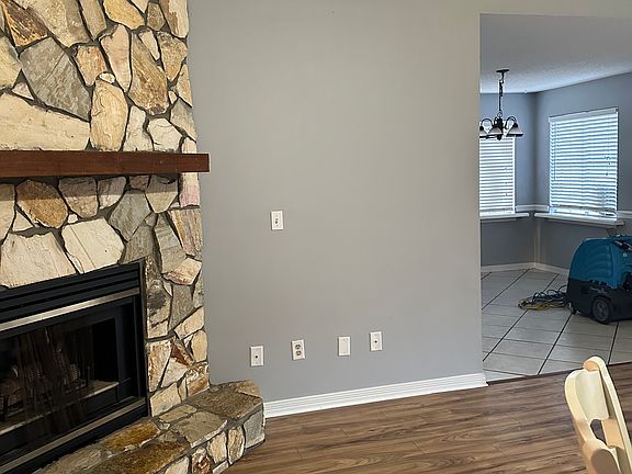 3rd image of 1585 Meadowbrook Ct