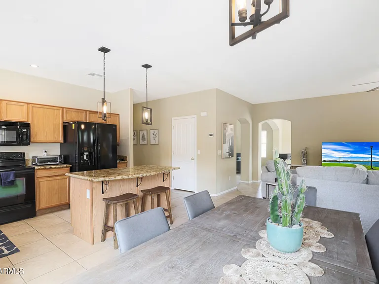 15941 W Mauna Loa Ln — Photo 12