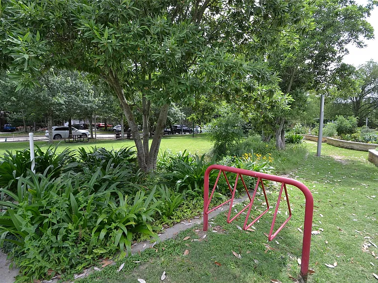 1517 Bonnie Brae St #4 — Photo 35