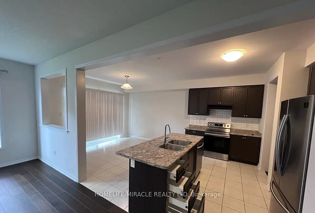 4 bed, $2,500 — Photo 2