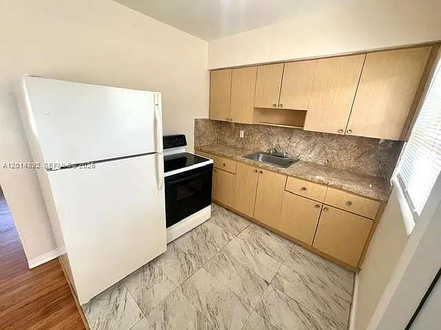 700 NE 85th St #15 — Photo 3
