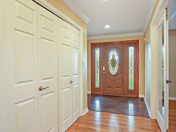 5th image of 602 N Benton St