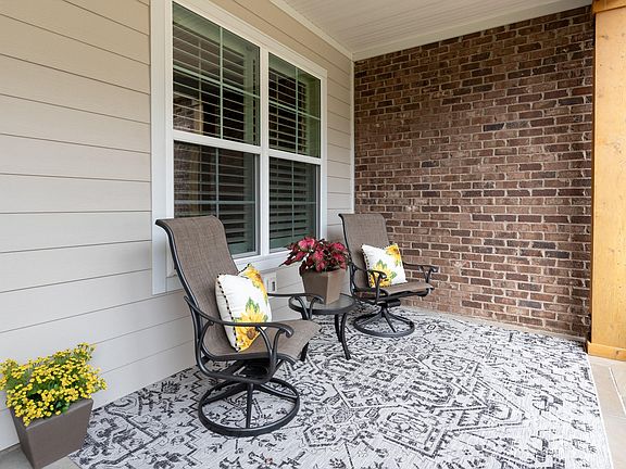 2nd image of 665 Tallulah Falls Dr