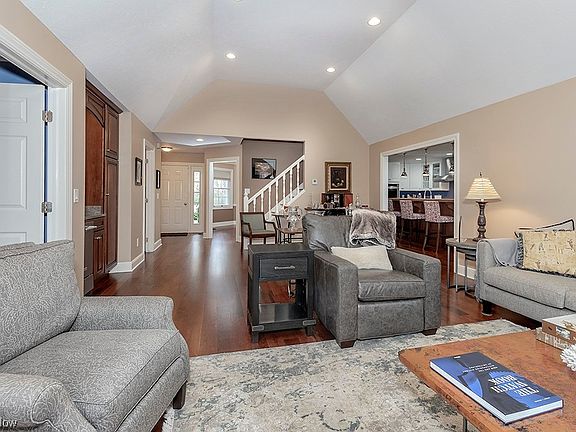 3rd image of 130 Pheasant Run Dr