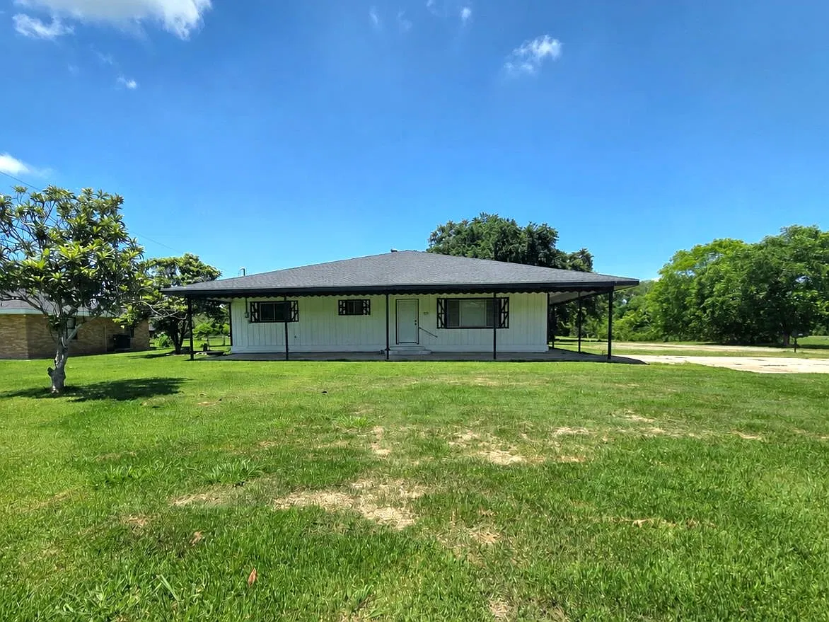 3 bed, 1672 sqft, $1,400 — Photo 1