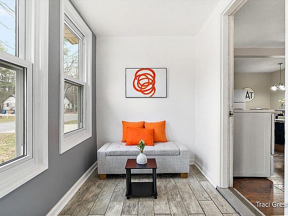 3rd image of 15190 Leonard Rd