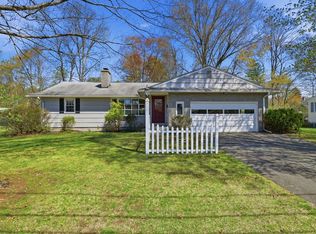 7 Dragon Cir, Easthampton, MA 01027