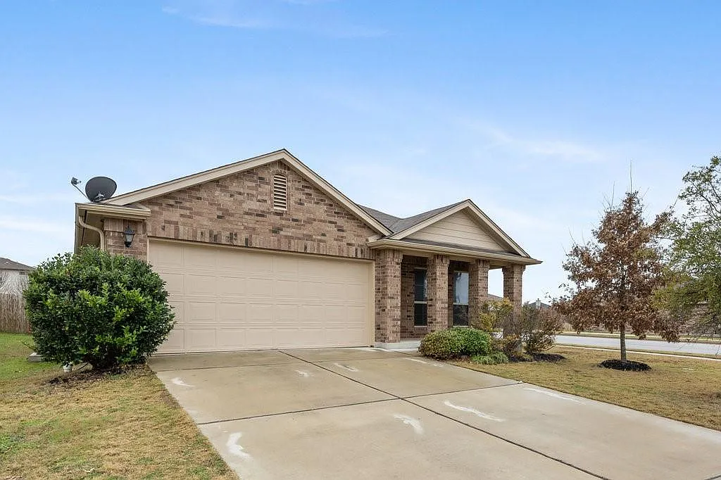 3 bed, 2.0 bath, 1793 sqft, $2,095 — Photo 1