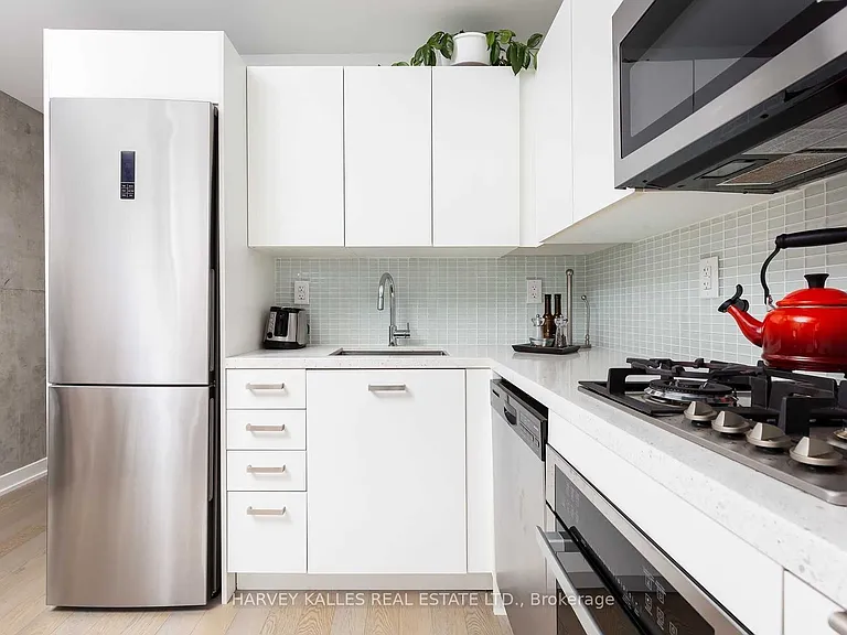 39 Brant St #717 — Photo 4