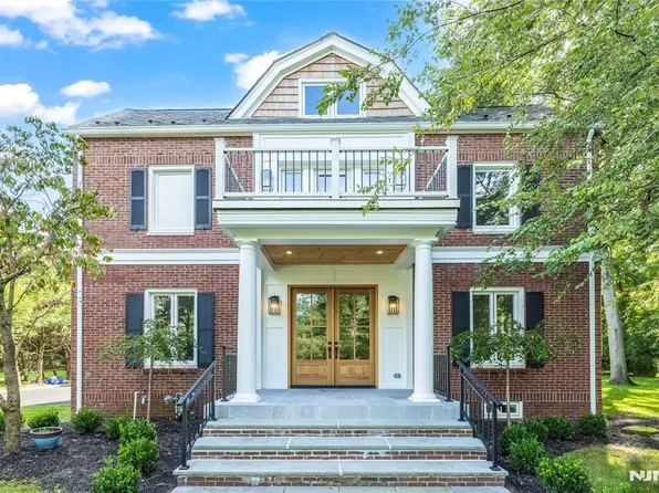 390 Harland Avenue, Haworth, NJ 07641