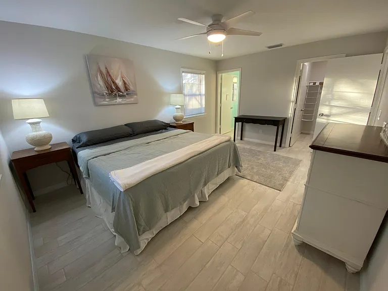 Main Bedroom, with bath and walk-in closet