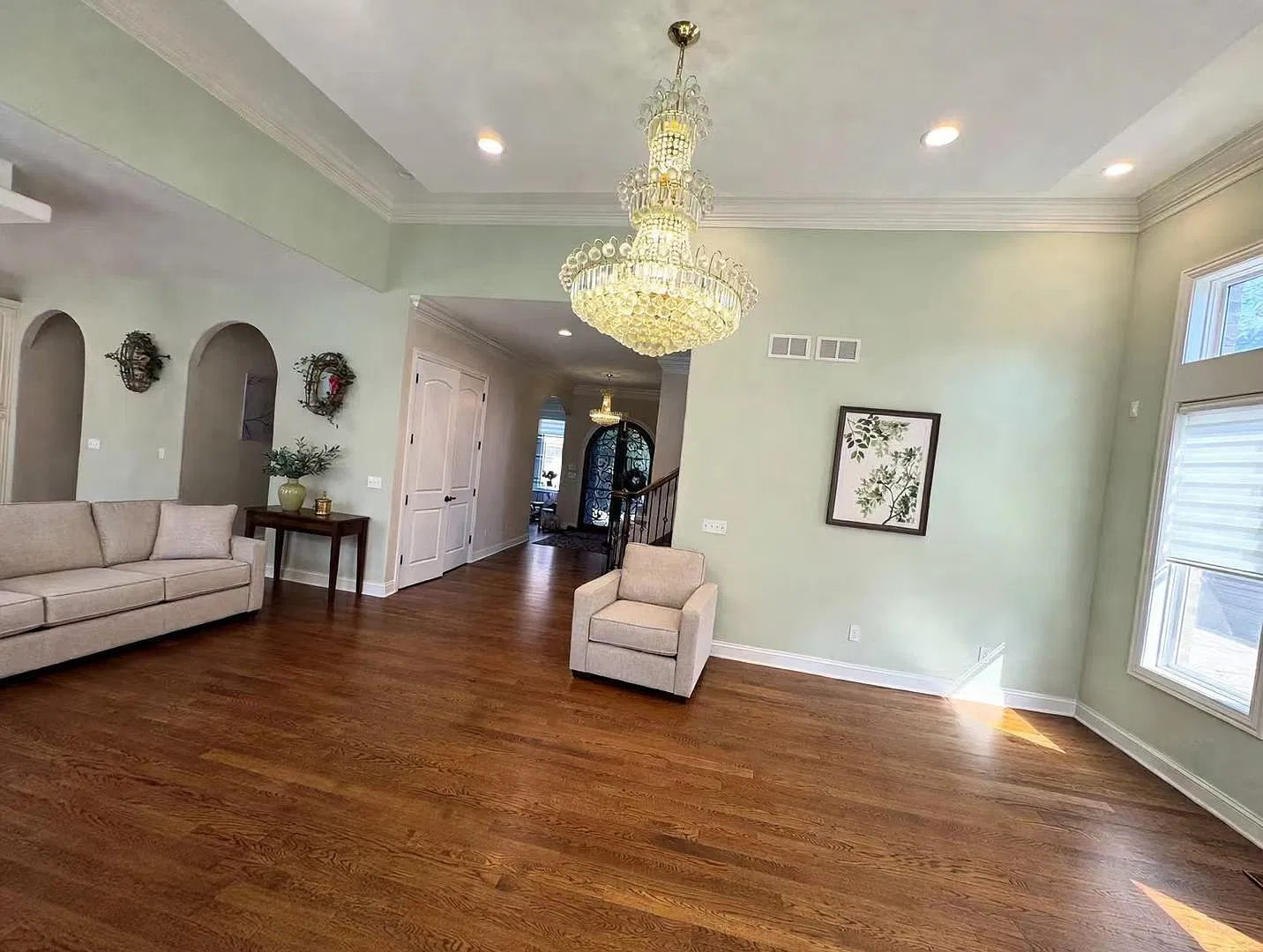 6 bed, 5.5 bath, 6000 sqft, $7,500 — Photo 2