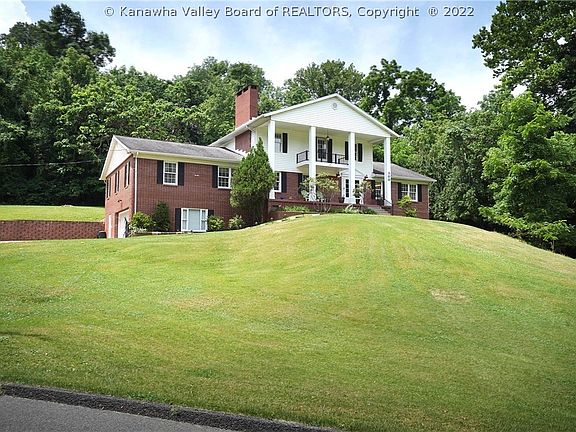 3rd image of 300 Staunton Ave