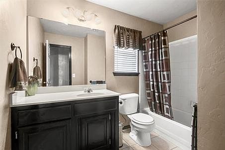 2nd image of 413 Sunrise Dr