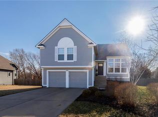 6405 Theden St, Shawnee, KS 66218