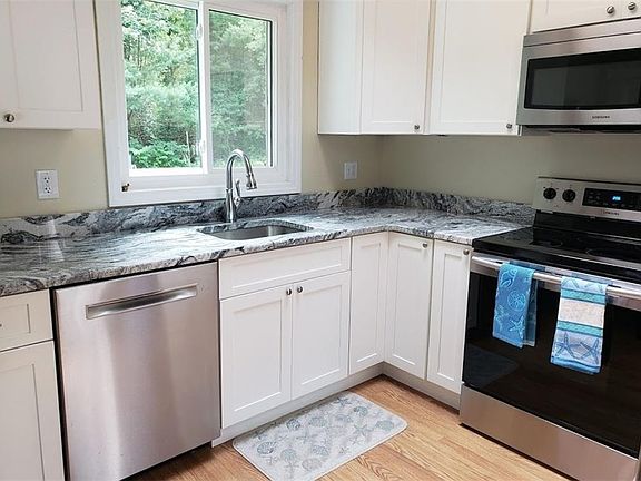 4th image of 362 Allen Ave