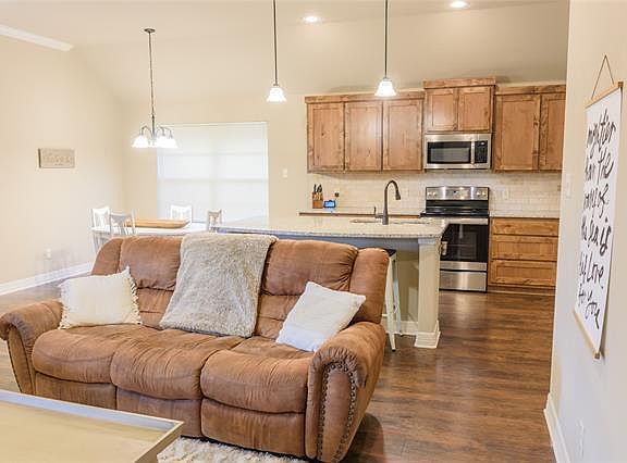 5th image of 8540 Larry Ct