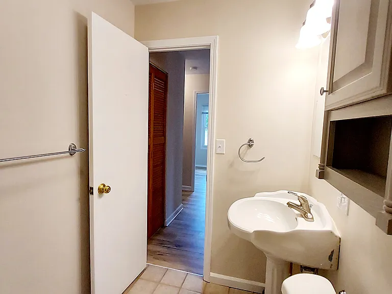 1100 E Sherman St — Photo 14