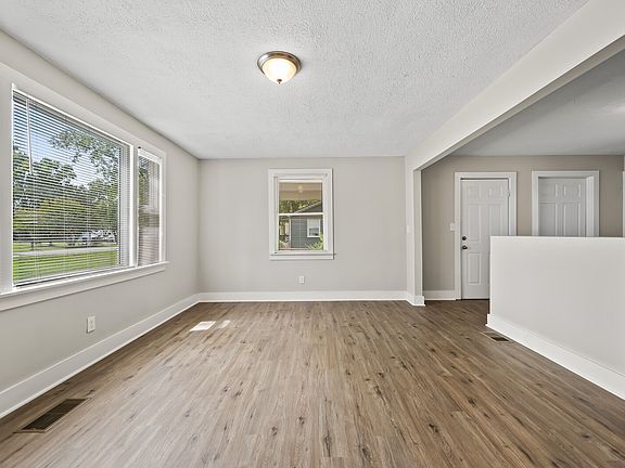 3rd image of 103 Sycamore Dr