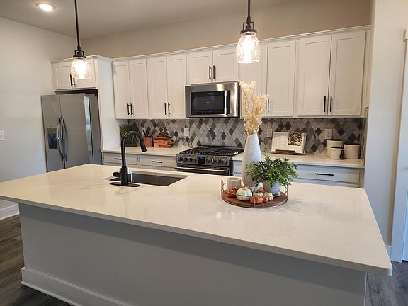 5th image of 630 Herlong Ave #94
