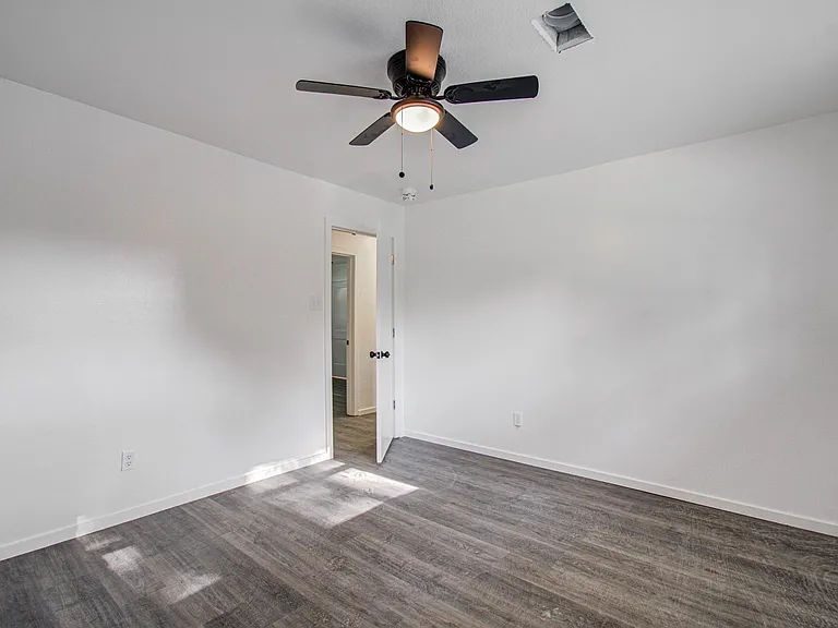 816 Glen Hollow Dr — Photo 13