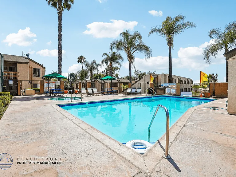 Rollingwood Apartments — Photo 60