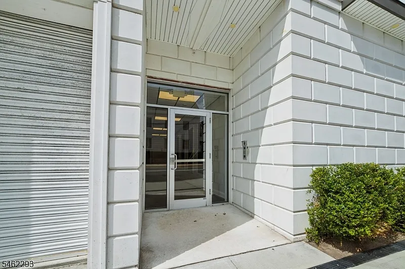 2 bed, 2.0 bath, $2,800 — Photo 2