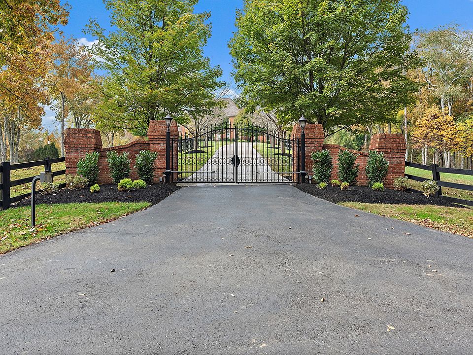1st image of 150 Oak Hill Ct