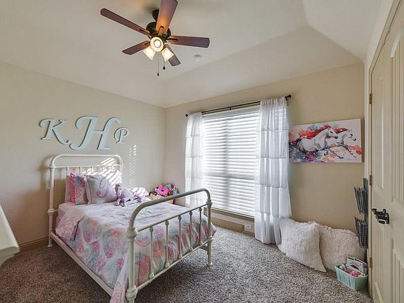 5th image of 102 Manor Ln