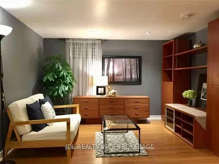 2 Greyhound Dr #BASEMENT — Photo 1