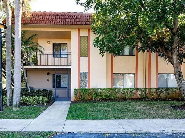359 Lakeview Drive #201, Weston, FL 33326