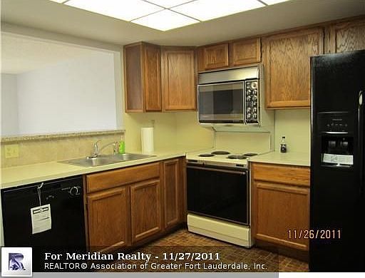 5th image of 1800 NE 39th Ct APT 1004