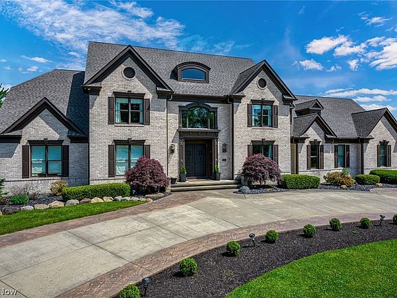3rd image of 3581 Robert Burns Dr
