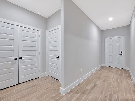 5th image of 17665 Martin Creek Ln