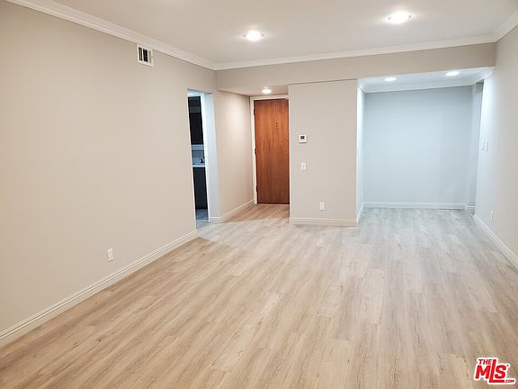 2nd image of 4915 Tyrone Ave APT 116