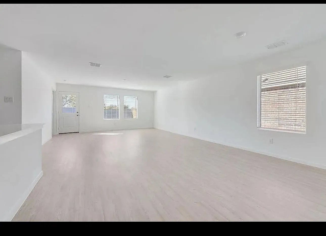 4 bed, 1676 sqft, $2,795 — Photo 4