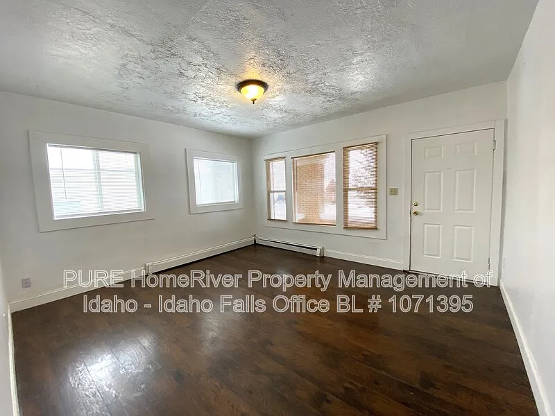 3 bed, 1.0 bath, $1,150 — Photo 4