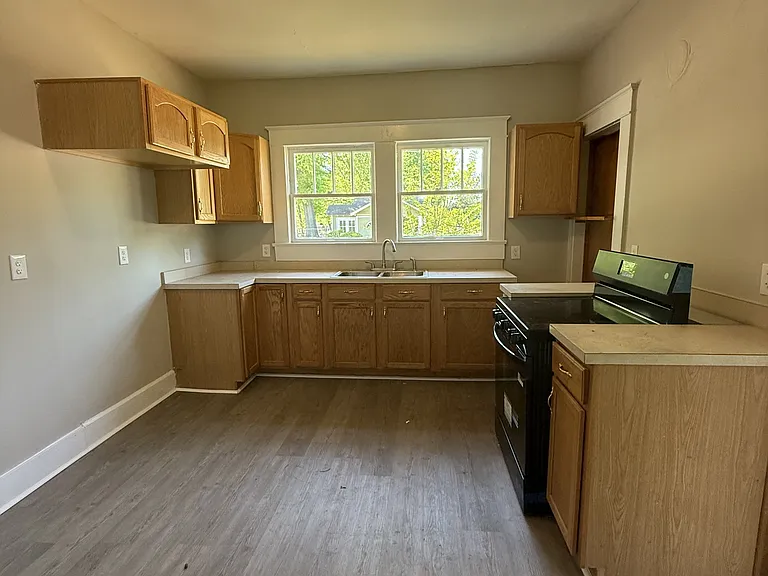 1698 Dennison Ave SW — Photo 2