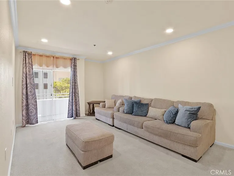 838 Pine Ave #307 — Photo 3