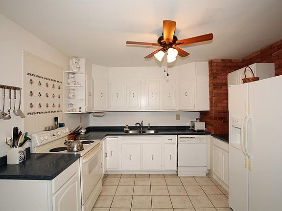 4th image of 27 Westbrook Dr